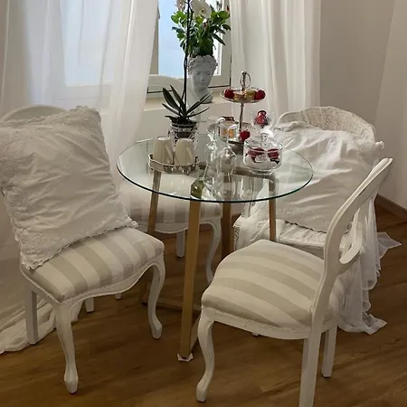 La Romantica Apartment *
